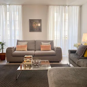 Cozy 2br Near The Port Of , Nice France