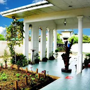 فندق مبيت وإفطار The West Gate Bungalow